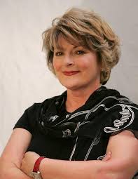 Brenda Blethyn, interpreta Cynthiei